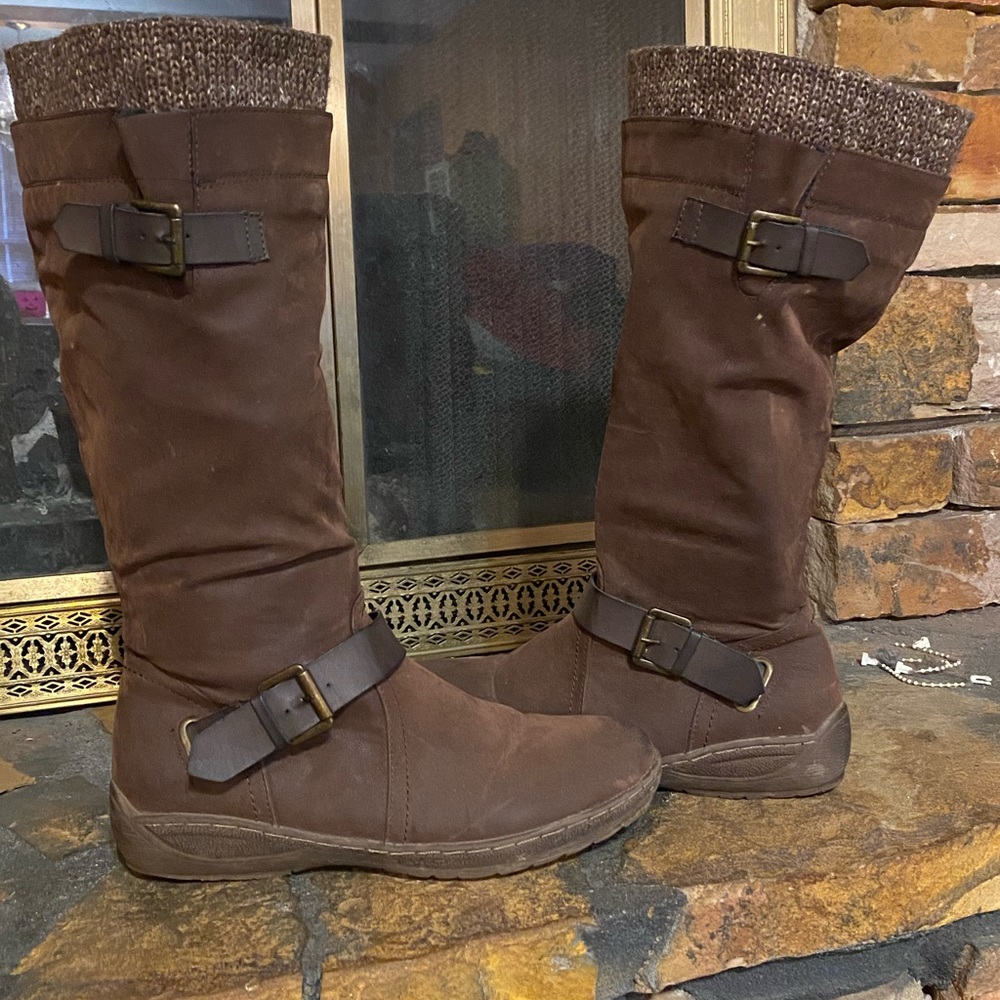 Brown boots